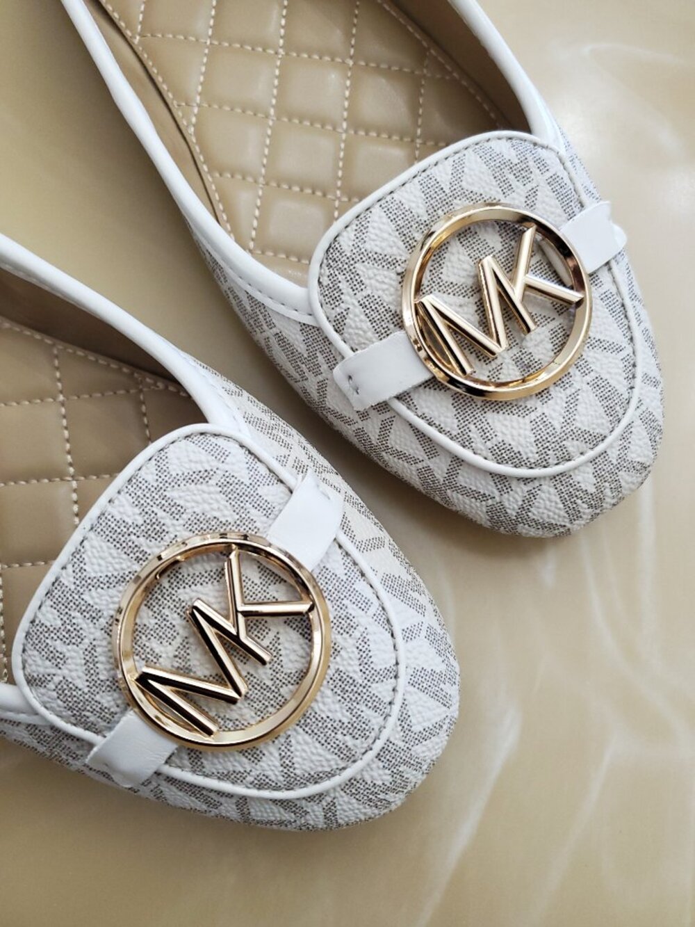 Michael Kors Lillie Moccasin Flat Shoes MK Signature Vanilla Gold Logo Size 10 - Picture 4 of 11